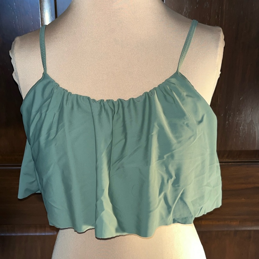 Size XL Ruffle Swim Top Worn Once Lowest Price!